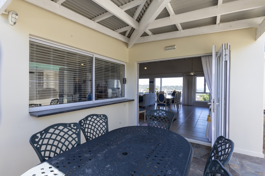 5 Bedroom Property for Sale in Kleinemonde Eastern Cape